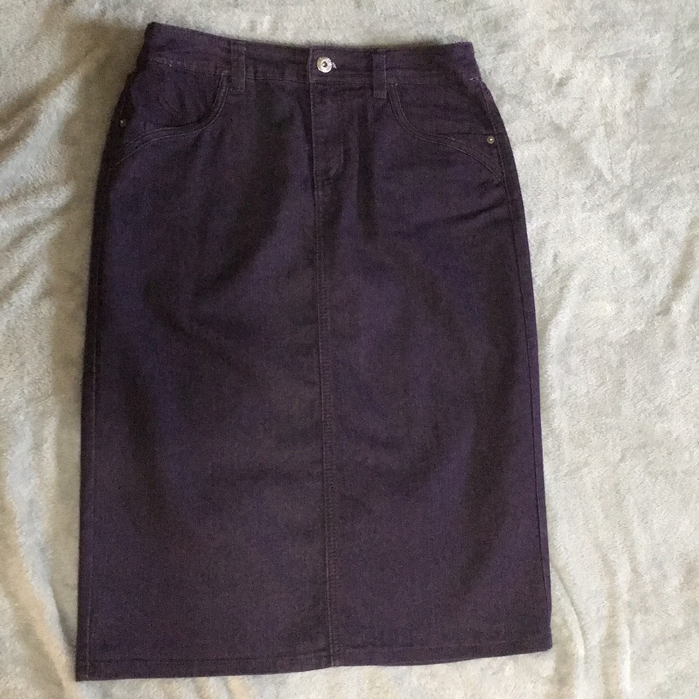 Women’s purple denim skirt.